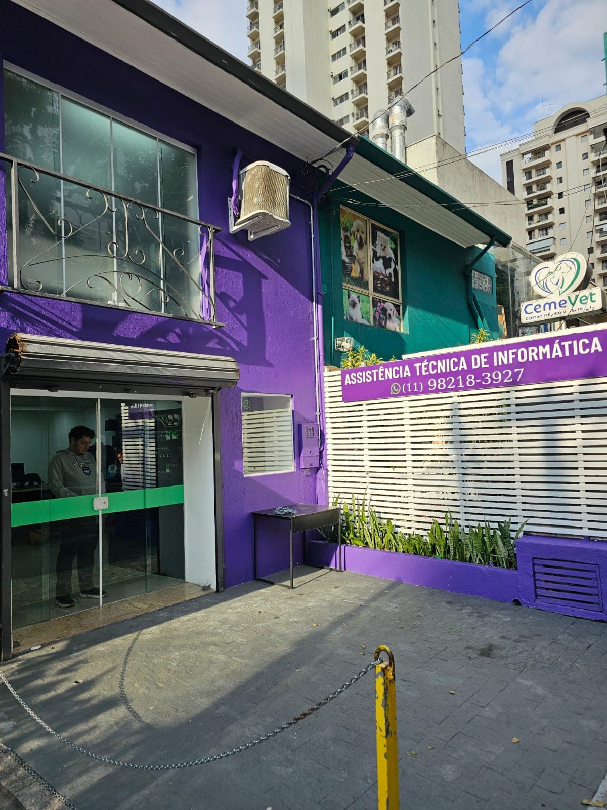 Fachada da loja PC Builder em Moema, São Paulo